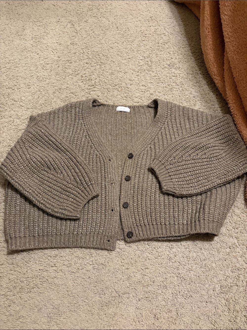 OAK + FORT Cropped Chunky V-Neck Cardigan - Taupe Brown